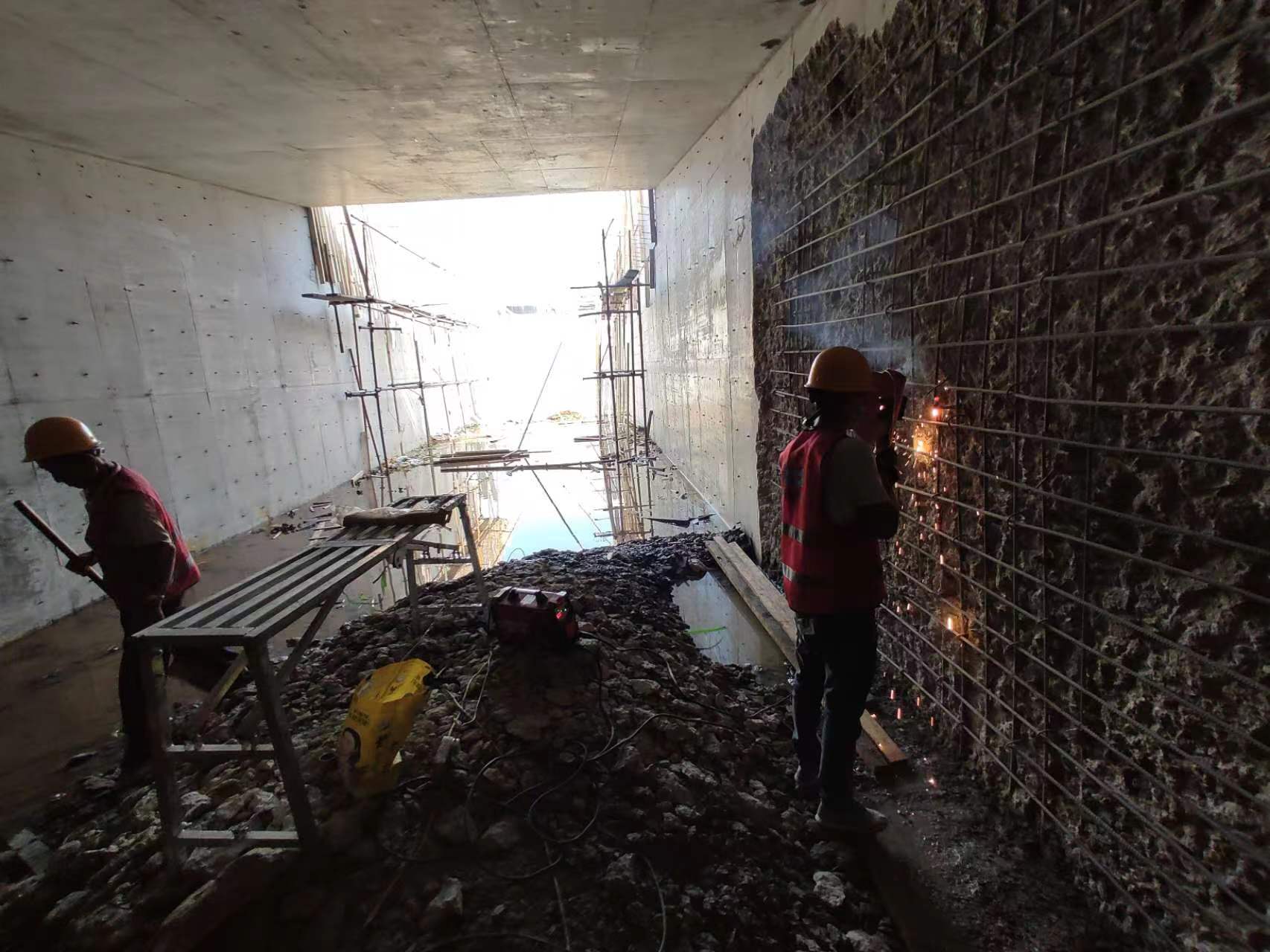 杭州挖断承重墙导致楼体开裂，加固施工方案出炉